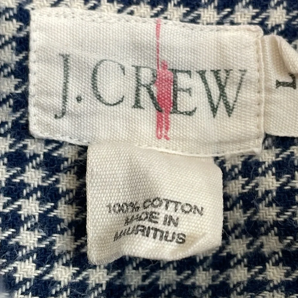 J. Crew men’s Size Large Oarsman‎ navy blue and white houndstooth flannel shirt.